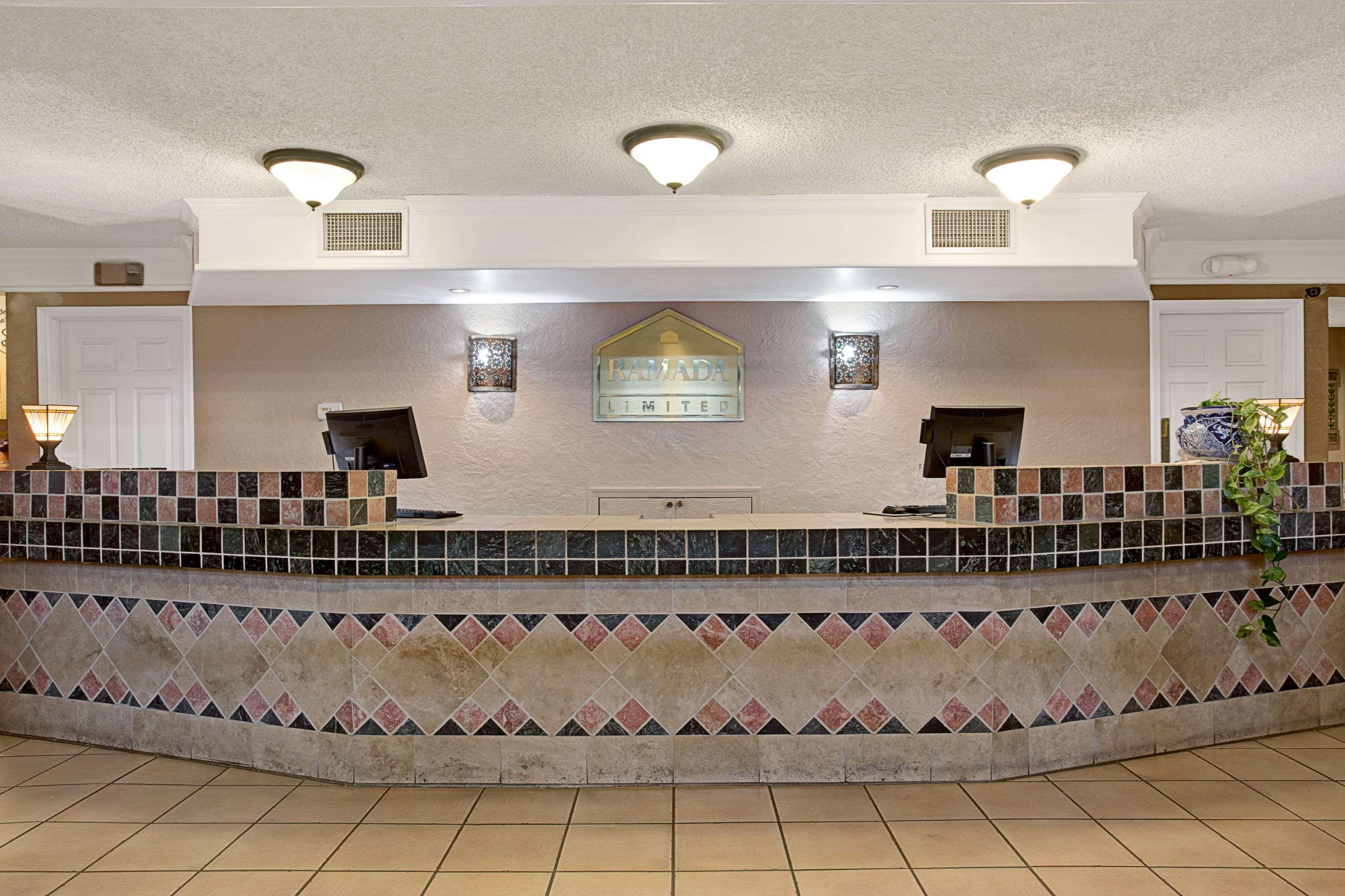 Days Inn By Wyndham Tucson City Center Exteriér fotografie