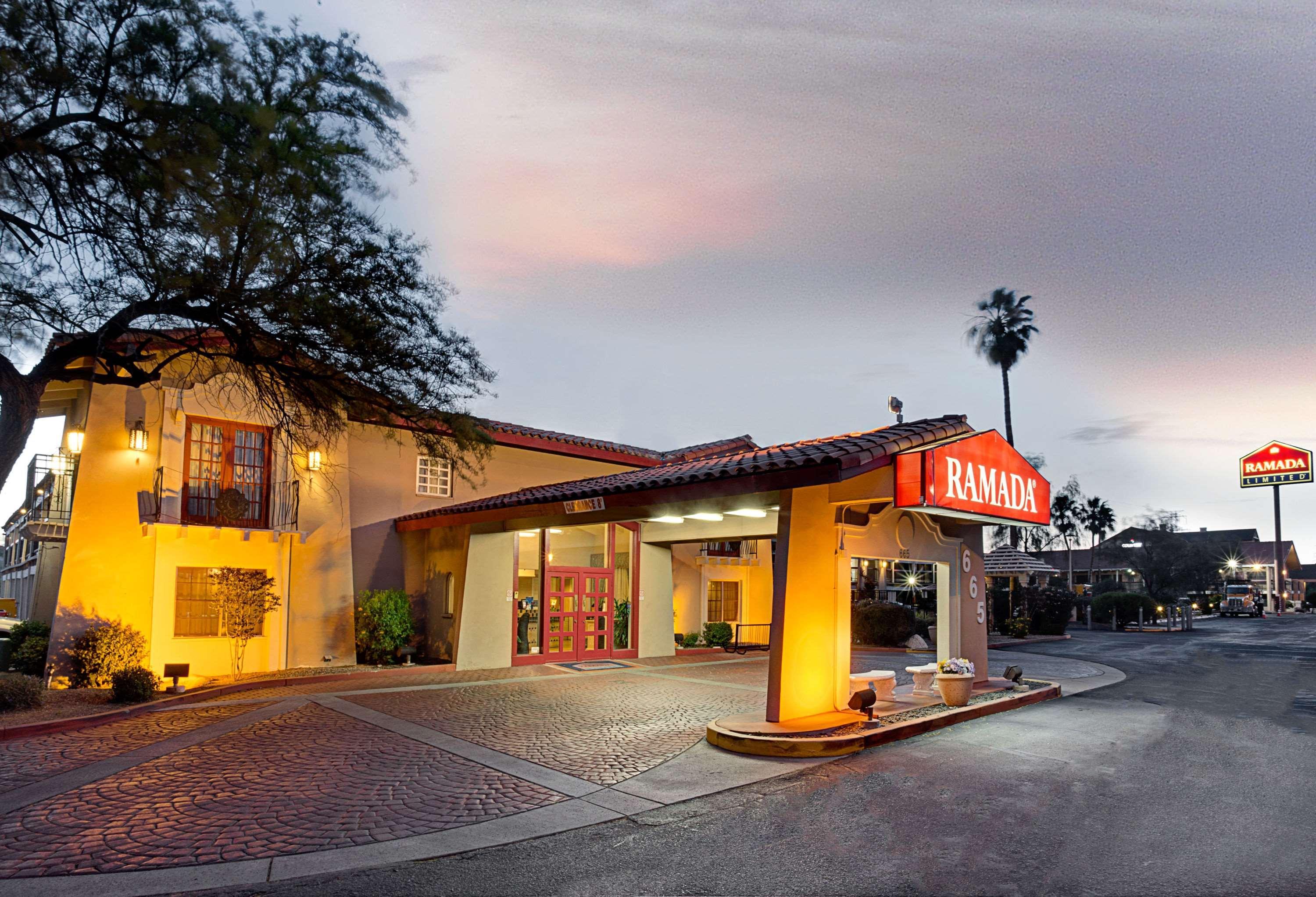 Days Inn By Wyndham Tucson City Center Exteriér fotografie